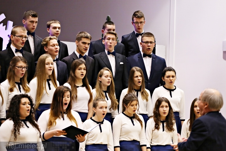 Wspólny koncert chórów I i II LO. Kolędy dla rodziców i darczyńców