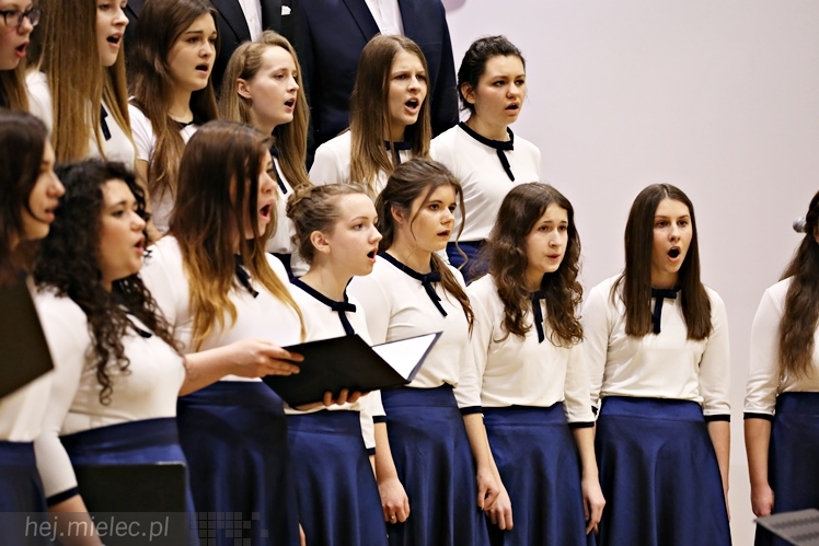 Wspólny koncert chórów I i II LO. Kolędy dla rodziców i darczyńców