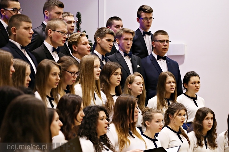 Wspólny koncert chórów I i II LO. Kolędy dla rodziców i darczyńców