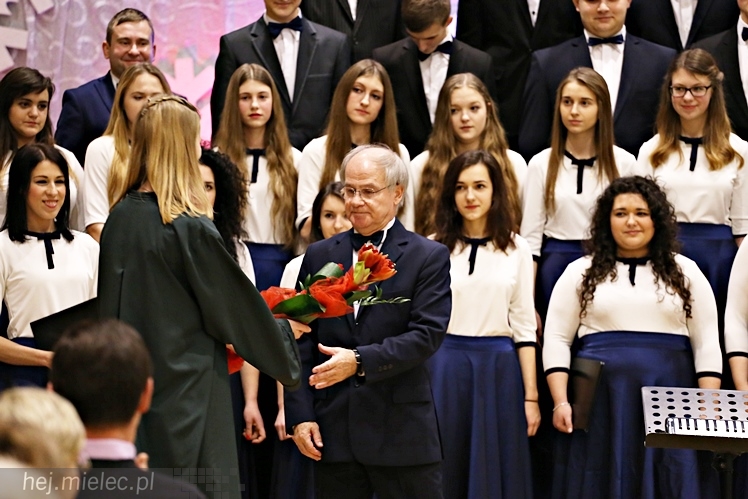 Wspólny koncert chórów I i II LO. Kolędy dla rodziców i darczyńców