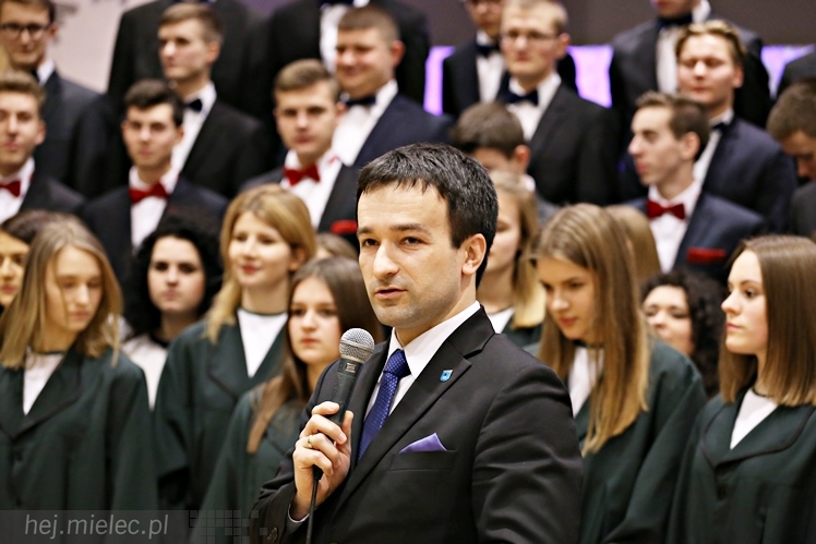 Wspólny koncert chórów I i II LO. Kolędy dla rodziców i darczyńców