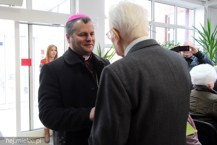 Biskup Leszek Leszkiewicz odwiedził Dom Pomocy Społecznej