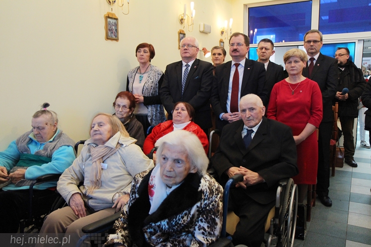 Biskup Leszek Leszkiewicz odwiedził Dom Pomocy Społecznej
