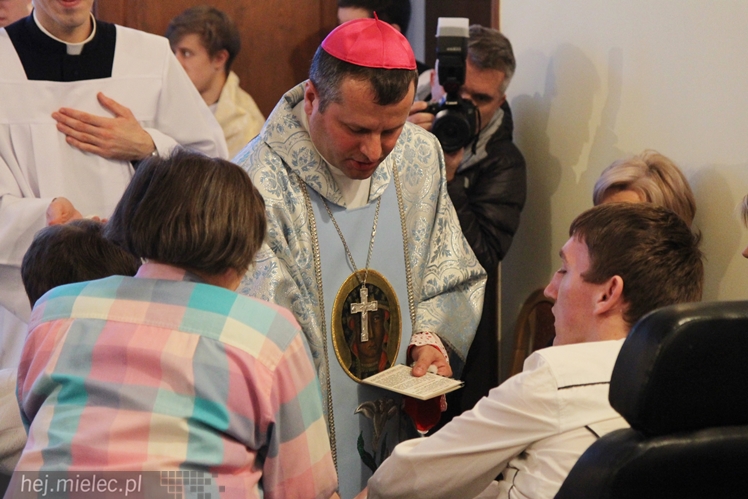 Biskup Leszek Leszkiewicz odwiedził Dom Pomocy Społecznej