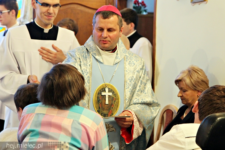 Biskup Leszek Leszkiewicz odwiedził Dom Pomocy Społecznej