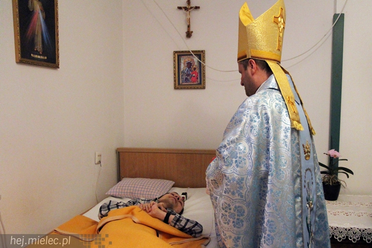 Biskup Leszek Leszkiewicz odwiedził Dom Pomocy Społecznej