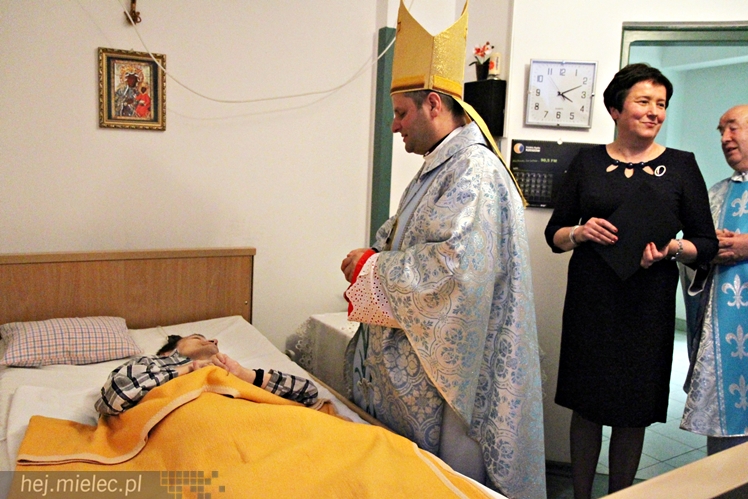 Biskup Leszek Leszkiewicz odwiedził Dom Pomocy Społecznej