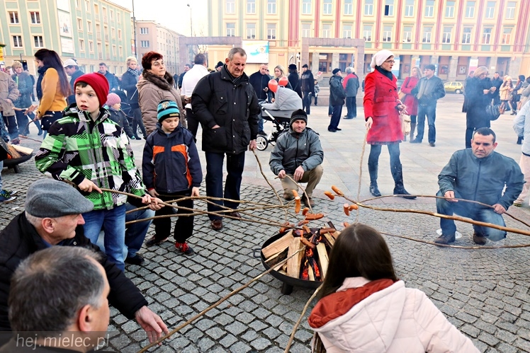 Walentynkowe grillowanie na Placu Armii Krajowej