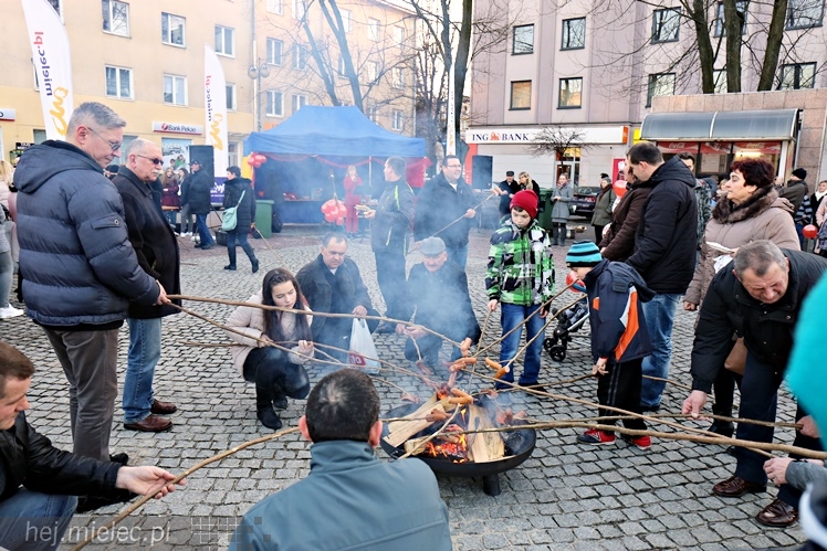 Walentynkowe grillowanie na Placu Armii Krajowej