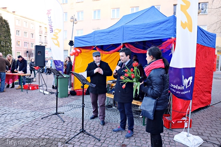 Walentynkowe grillowanie na Placu Armii Krajowej