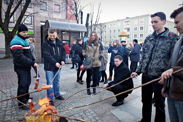 Walentynkowe grillowanie na Placu Armii Krajowej
