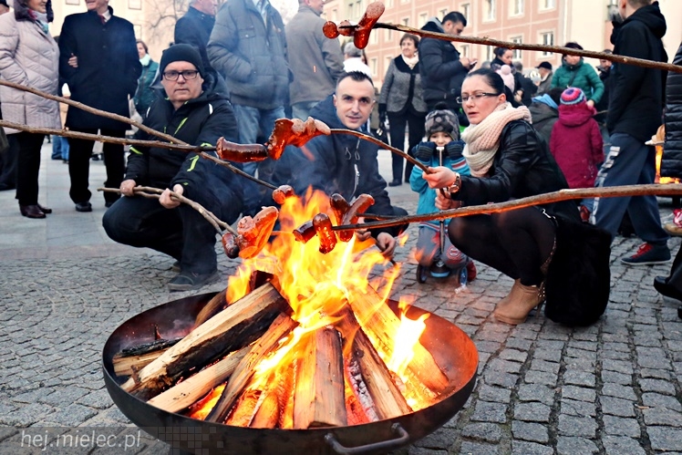 Walentynkowe grillowanie na Placu Armii Krajowej