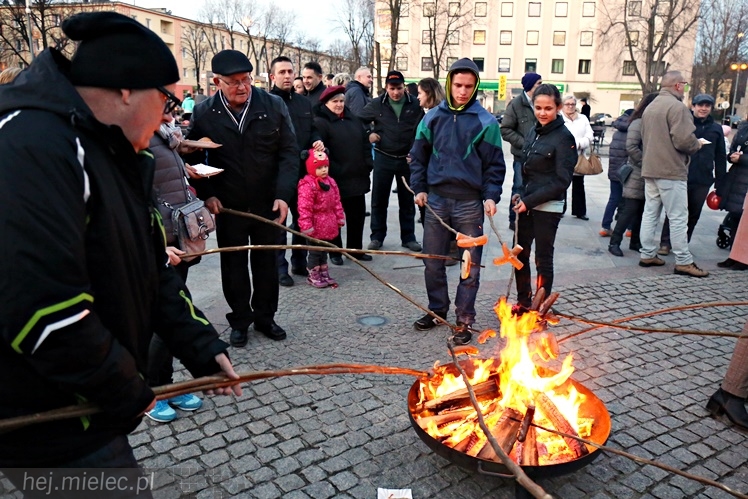 Walentynkowe grillowanie na Placu Armii Krajowej