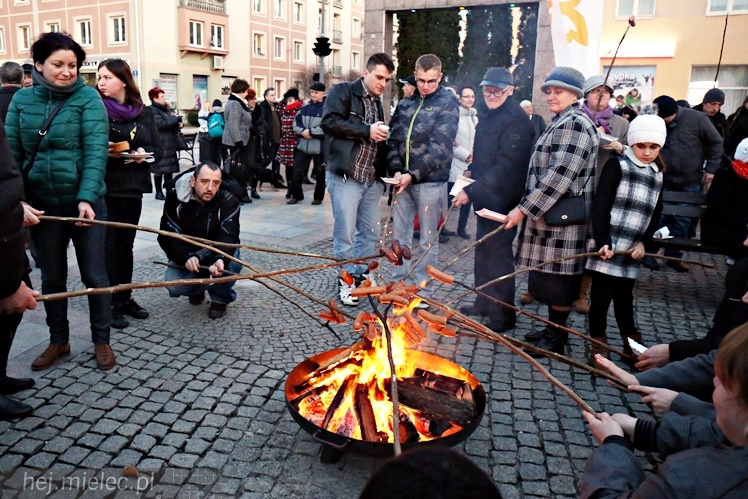 Walentynkowe grillowanie na Placu Armii Krajowej
