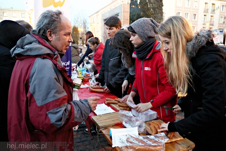 Walentynkowe grillowanie na Placu Armii Krajowej