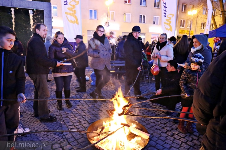 Walentynkowe grillowanie na Placu Armii Krajowej