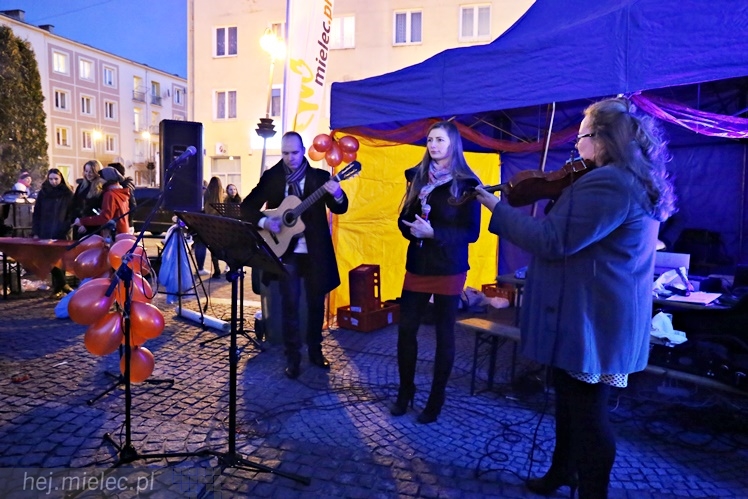 Walentynkowe grillowanie na Placu Armii Krajowej