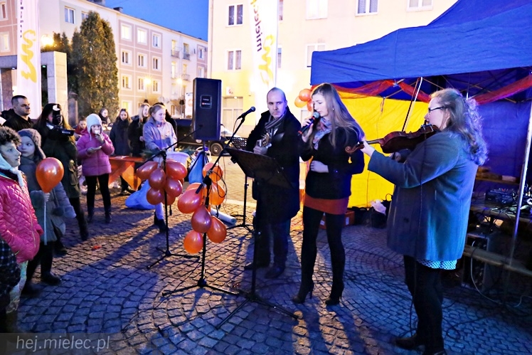 Walentynkowe grillowanie na Placu Armii Krajowej