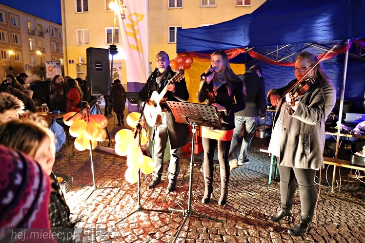 Walentynkowe grillowanie na Placu Armii Krajowej