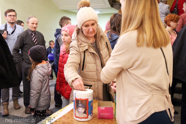 ?Rzeszowiacy?, ?Abrakadabra? i uczniowie z Żarówki we wspólnym koncercie dla chorego Maksa