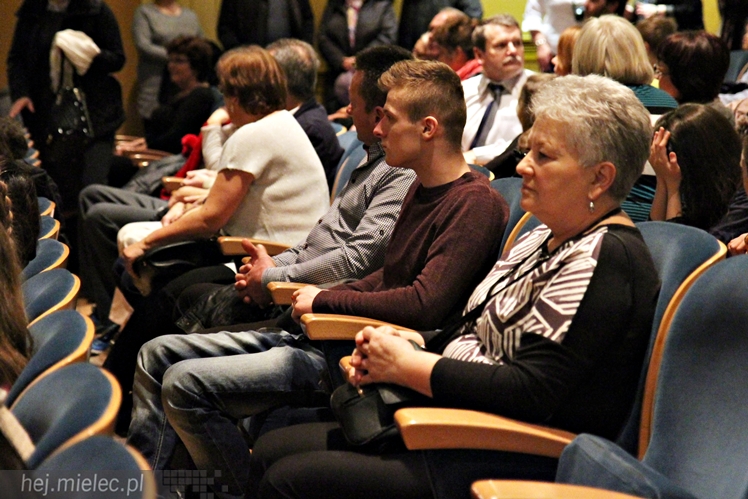 ?Rzeszowiacy?, ?Abrakadabra? i uczniowie z Żarówki we wspólnym koncercie dla chorego Maksa