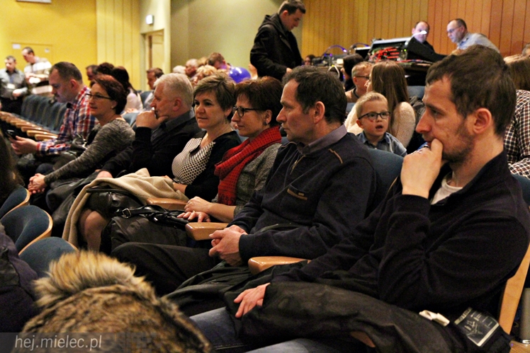 ?Rzeszowiacy?, ?Abrakadabra? i uczniowie z Żarówki we wspólnym koncercie dla chorego Maksa