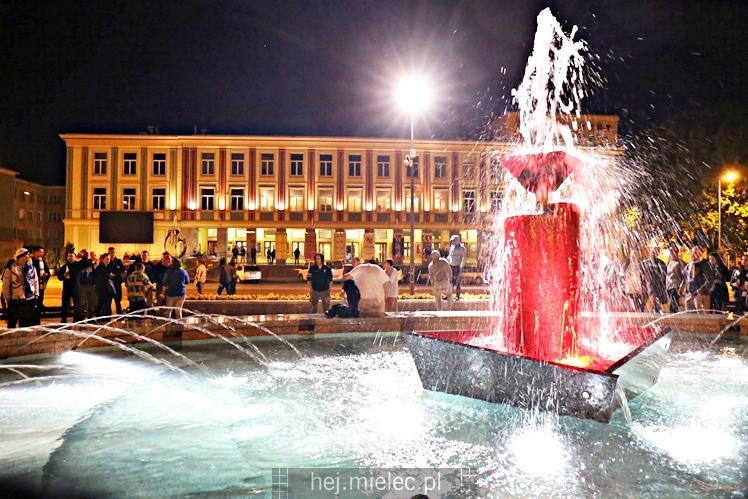 Piłkarze i kibice FKS Stali Mielec świętują awans do I ligi
