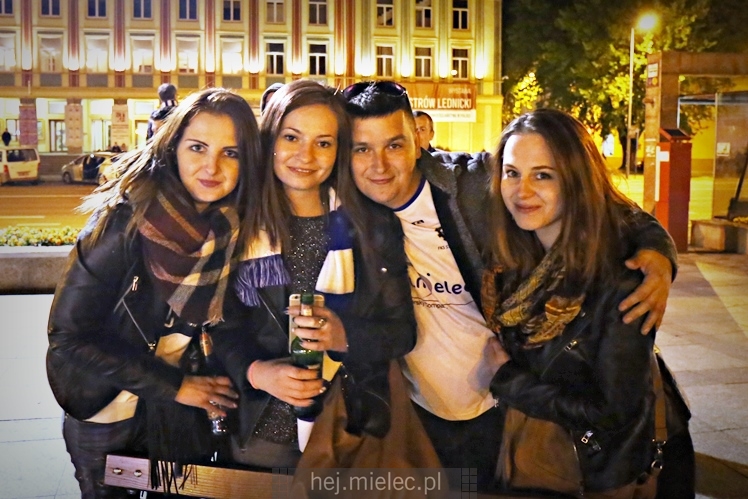 Piłkarze i kibice FKS Stali Mielec świętują awans do I ligi