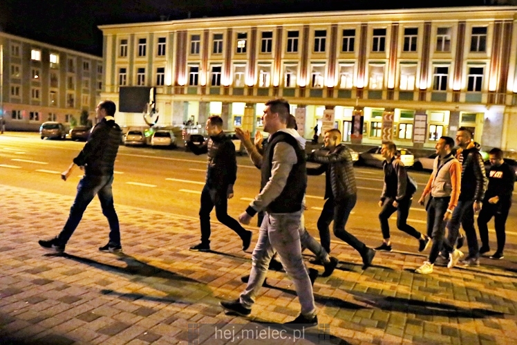 Piłkarze i kibice FKS Stali Mielec świętują awans do I ligi