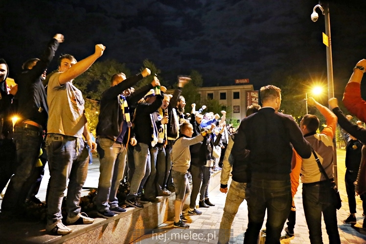 Piłkarze i kibice FKS Stali Mielec świętują awans do I ligi