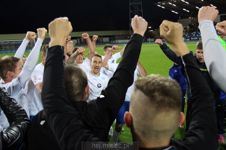 Piłkarze i kibice FKS Stali Mielec świętują awans do I ligi