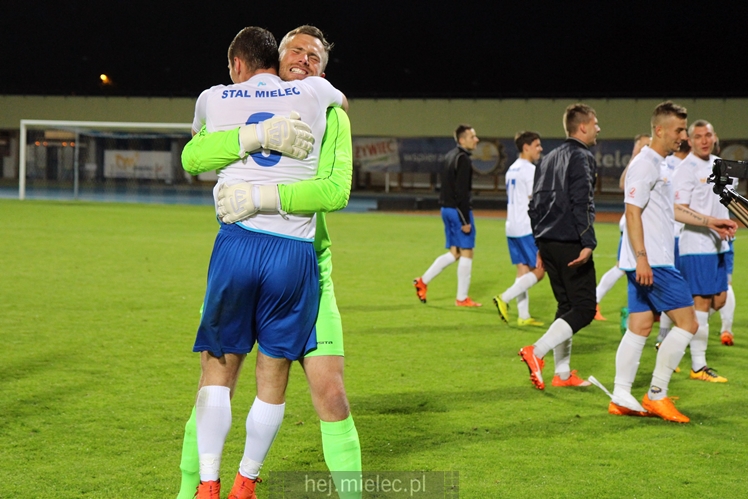 Piłkarze i kibice FKS Stali Mielec świętują awans do I ligi