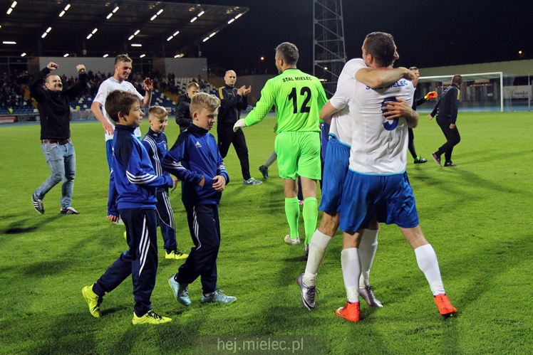 Piłkarze i kibice FKS Stali Mielec świętują awans do I ligi