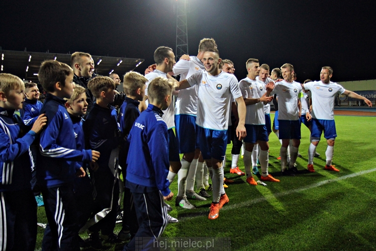 Piłkarze i kibice FKS Stali Mielec świętują awans do I ligi