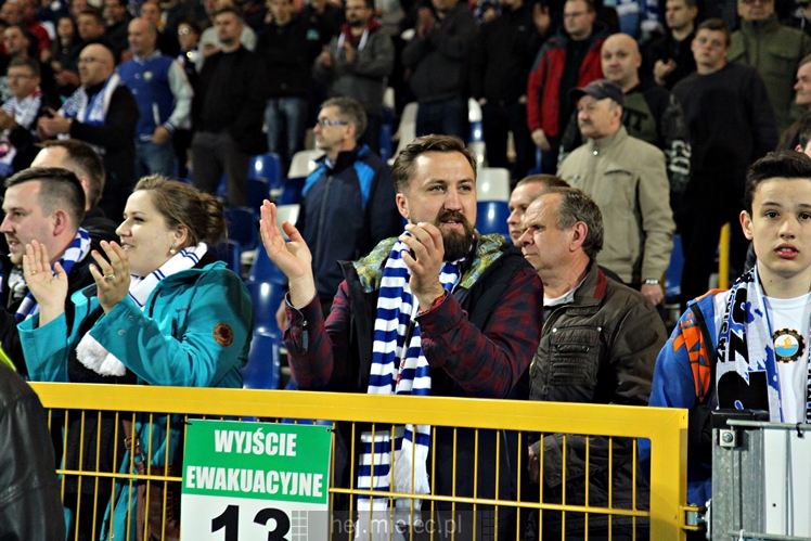 Piłkarze i kibice FKS Stali Mielec świętują awans do I ligi