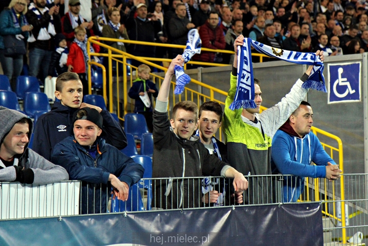 Piłkarze i kibice FKS Stali Mielec świętują awans do I ligi