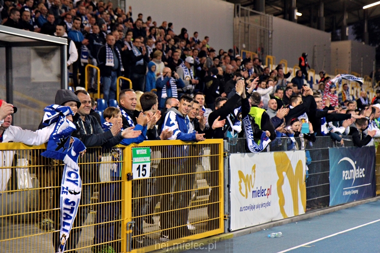 Piłkarze i kibice FKS Stali Mielec świętują awans do I ligi