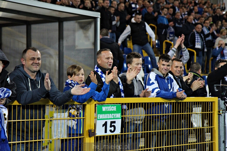 Piłkarze i kibice FKS Stali Mielec świętują awans do I ligi