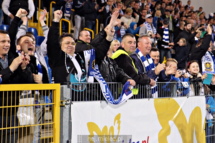 Piłkarze i kibice FKS Stali Mielec świętują awans do I ligi