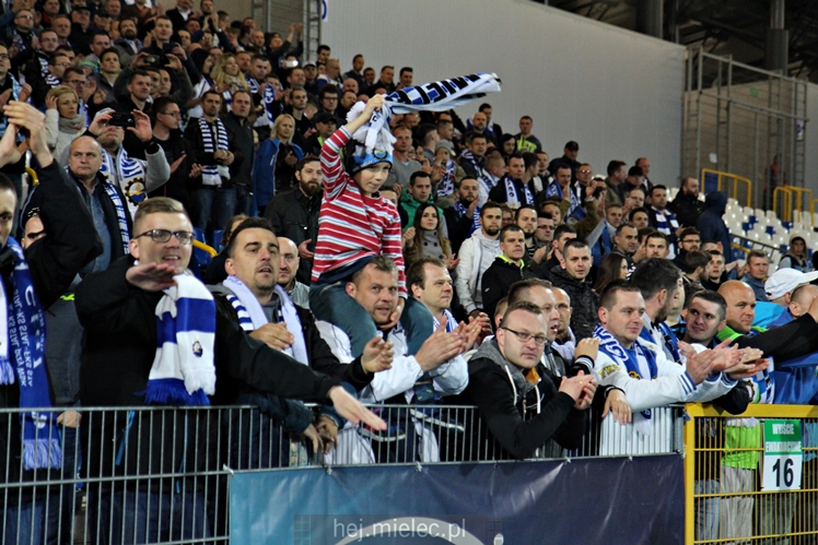 Piłkarze i kibice FKS Stali Mielec świętują awans do I ligi