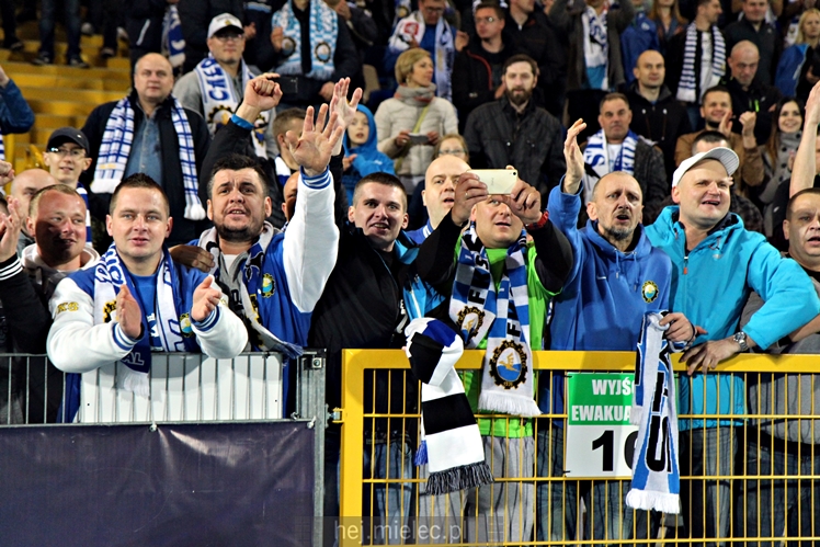 Piłkarze i kibice FKS Stali Mielec świętują awans do I ligi