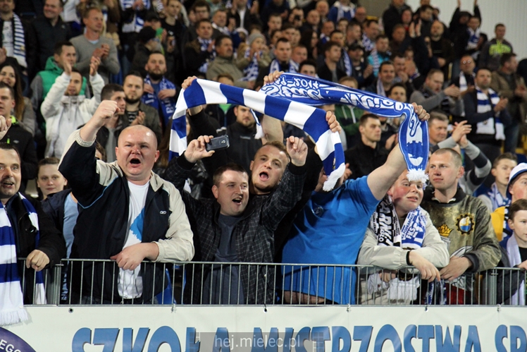 Piłkarze i kibice FKS Stali Mielec świętują awans do I ligi