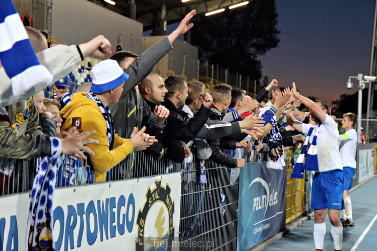 Piłkarze i kibice FKS Stali Mielec świętują awans do I ligi