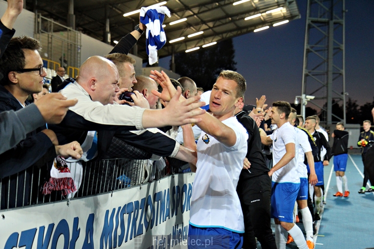 Piłkarze i kibice FKS Stali Mielec świętują awans do I ligi