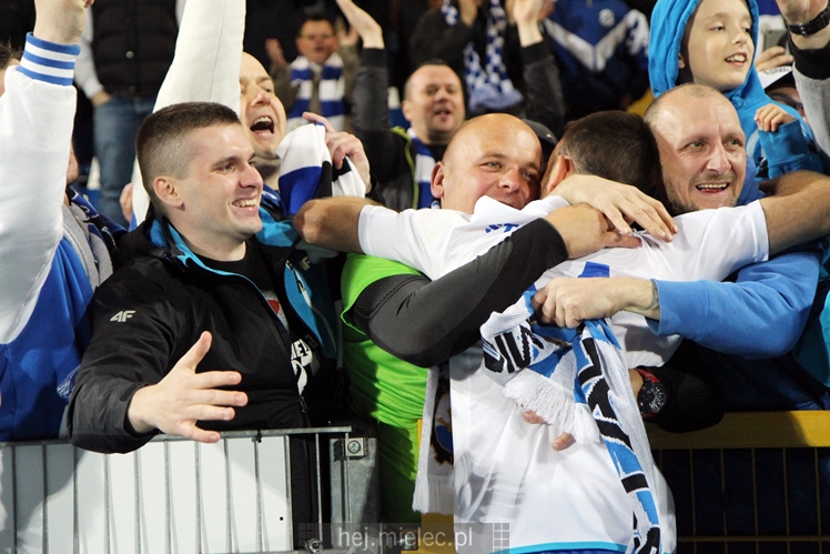 Piłkarze i kibice FKS Stali Mielec świętują awans do I ligi