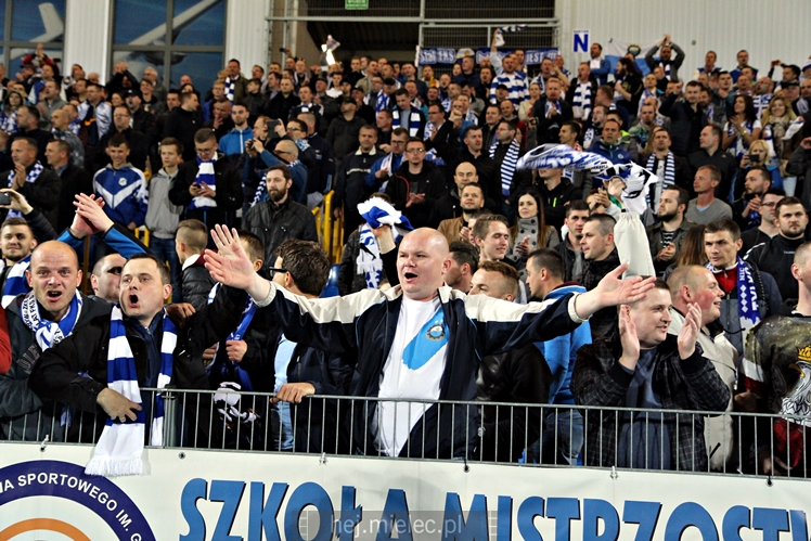 Piłkarze i kibice FKS Stali Mielec świętują awans do I ligi