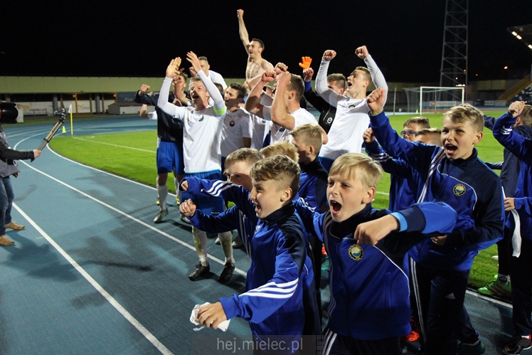 Piłkarze i kibice FKS Stali Mielec świętują awans do I ligi