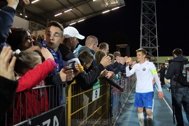 Piłkarze i kibice FKS Stali Mielec świętują awans do I ligi