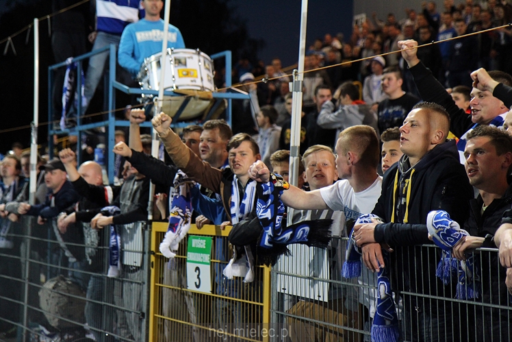 Piłkarze i kibice FKS Stali Mielec świętują awans do I ligi