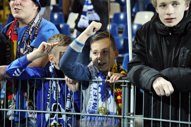 Piłkarze i kibice FKS Stali Mielec świętują awans do I ligi